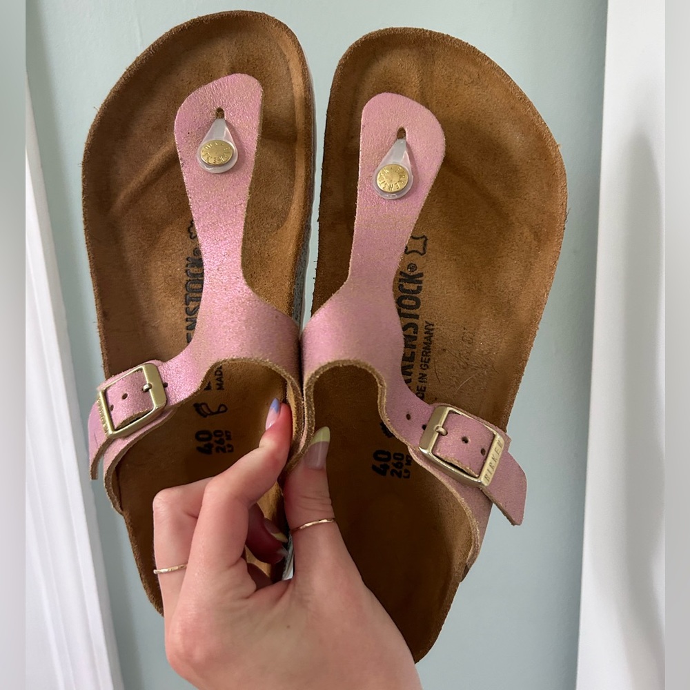 Like new gizeh Birkenstocks!